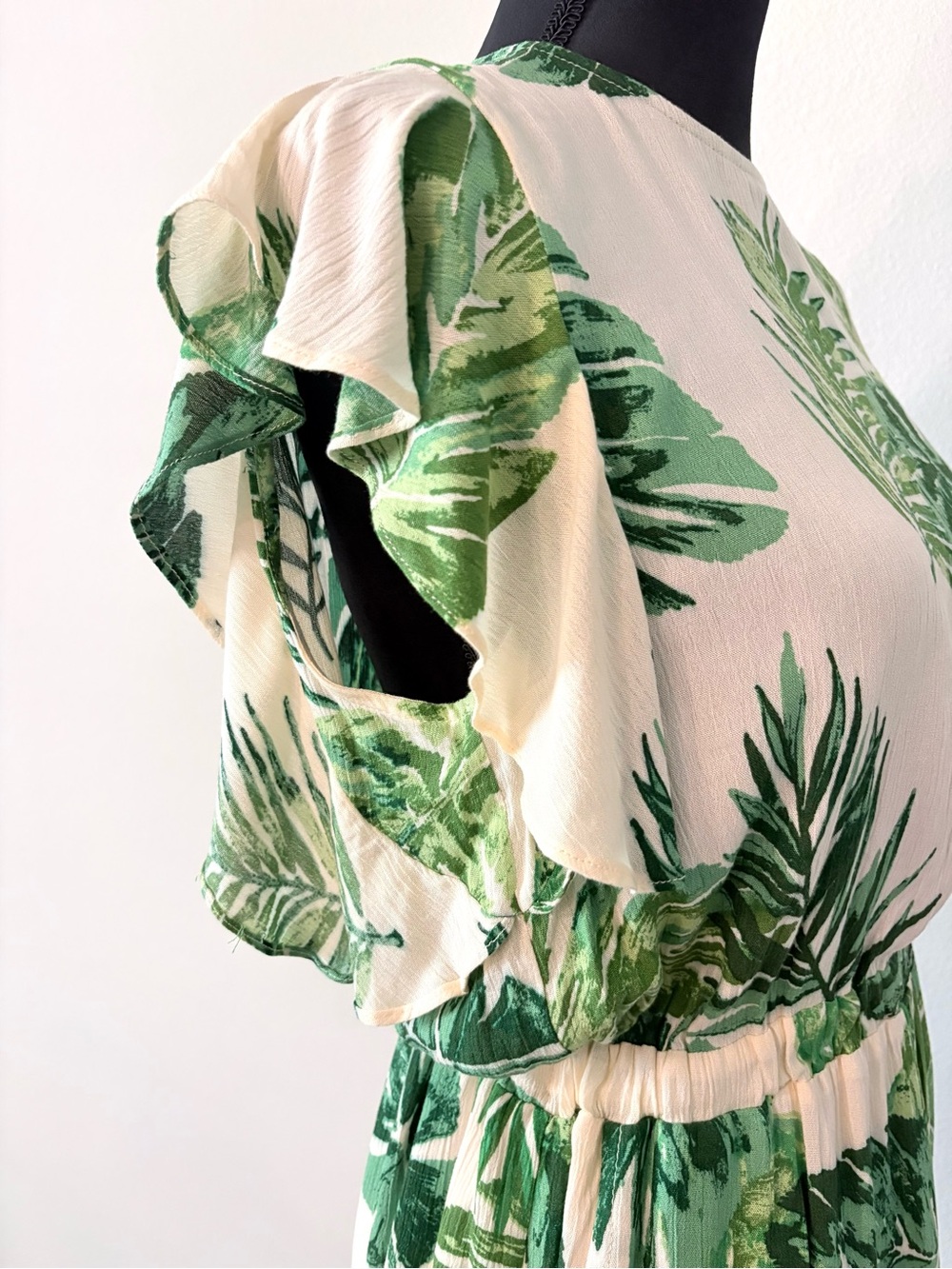 Vici Medium Green Leaf Print Romper on Cream - Picture 6 of 10
